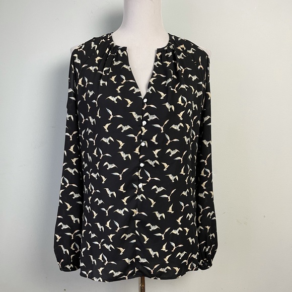Karen Kane Seagull Print Blouse. Size S - Picture 5 of 13